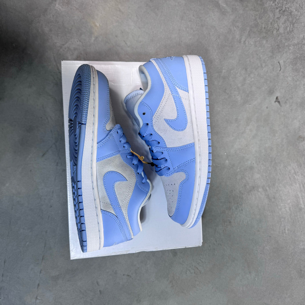 DISPLAY - Nike Womens Air Jordan 1 Low Sneakers - 'University Blue'