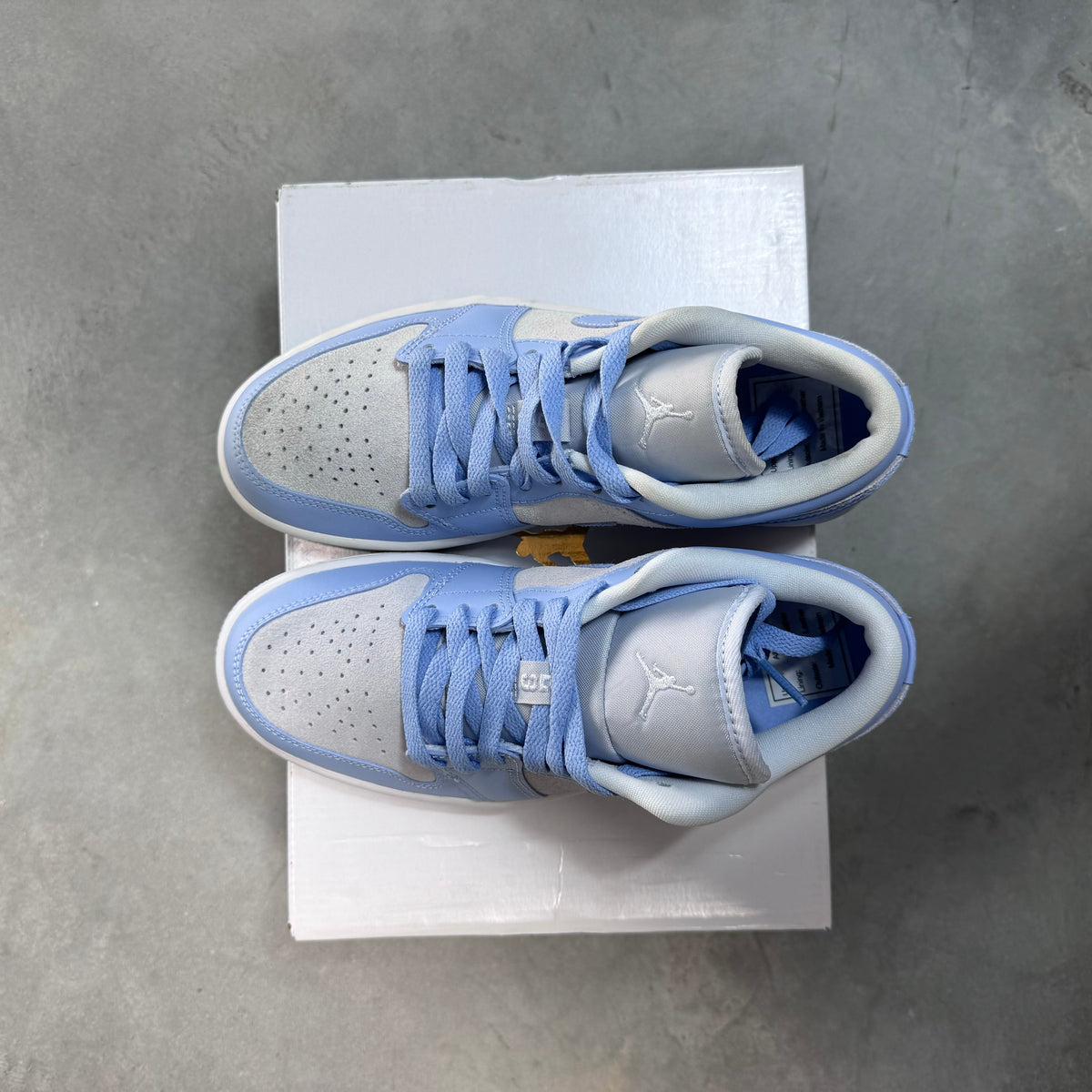 DISPLAY - Nike Womens Air Jordan 1 Low Sneakers - 'University Blue'
