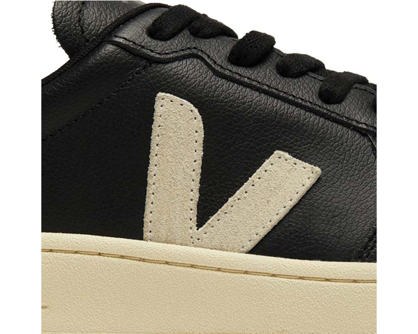 Veja V-82 II Grained Leather "Black"